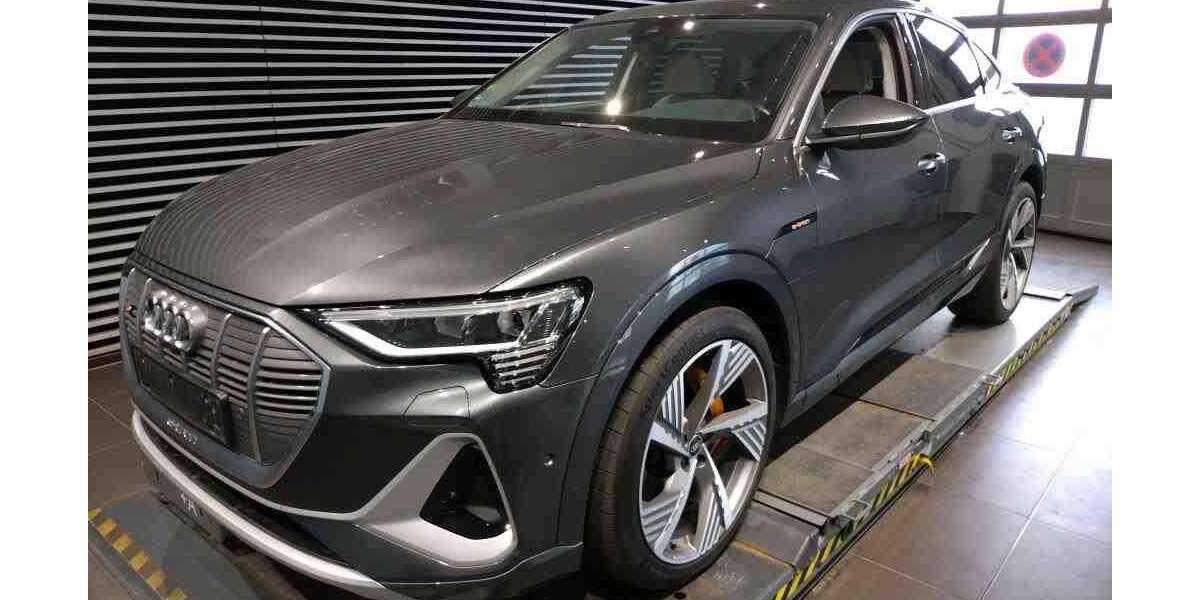 Audi e-tron 38.356 km 32.950 &euro; Hamburg 22047