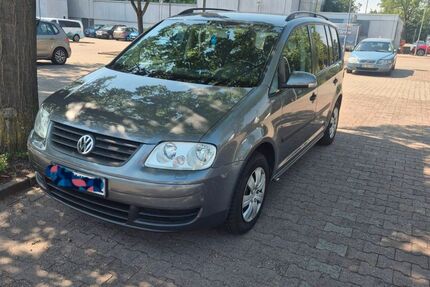 VW Touran 212.000 km 4.500 &euro; Neu-Isenburg 63263