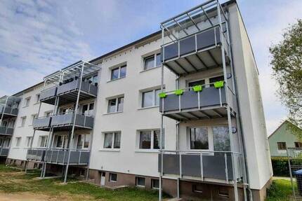 Per Rad ins Zentrum von Greifswald: 3-Raum-Wohnung mit Einbauküche und Balkon in Wackerow
