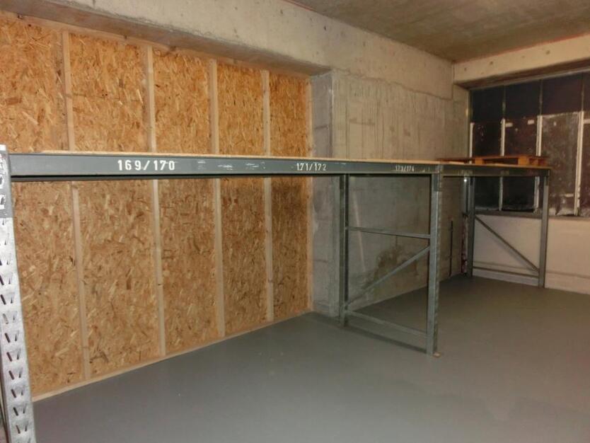 Lagerraum 2304im 2 OG mit 33 m² . Mit Aufzug zu erreichen zimmer