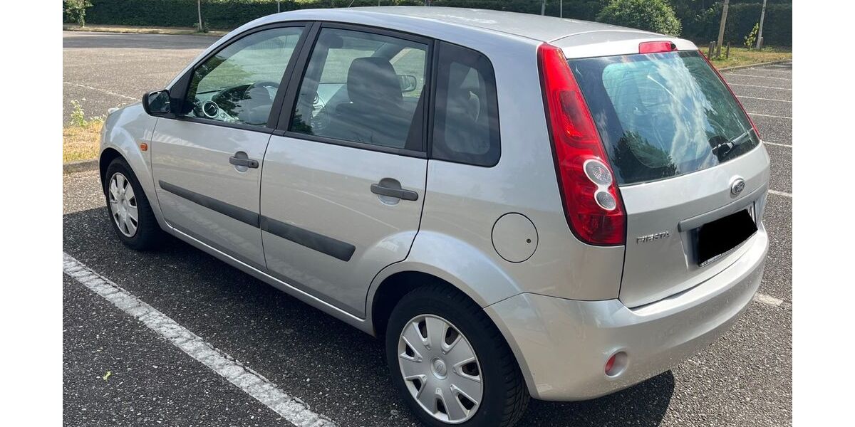 Ford Fiesta 128.890 km 2.500 &euro; Kehl 77694