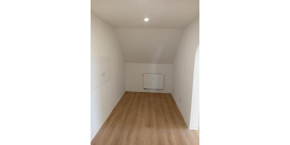 Dachgeschoßwohnung Schiffweiler - 1 Zimmer, 40 m&sup2;, 530&euro; | Angebot:26407580
