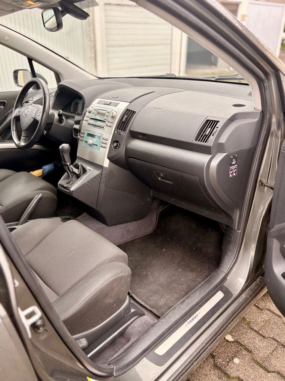 Toyota Corolla Verso 212.678 km 3.490 € Löchgau 74369