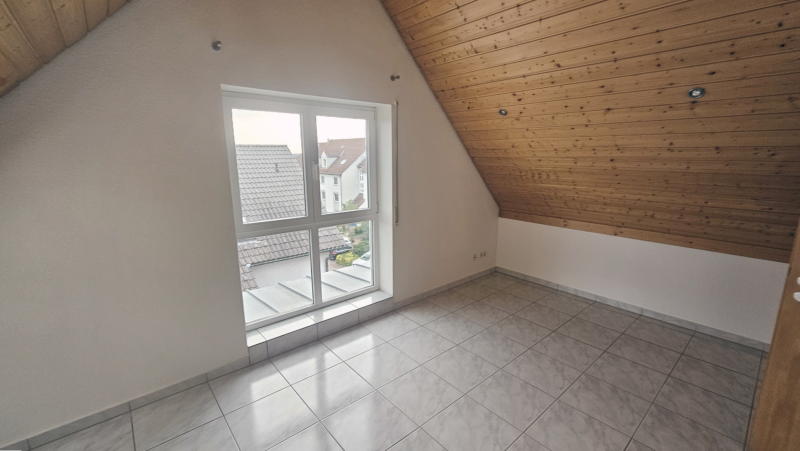 ObjNr:19757 - Sehr gepflegte 3,5 Zi ET-Maisonettewohnung mit Balkon und PkW-Stellplatz in LU-Maudach - Dachgeschoßwohnung Ludwigshafen am Rhein Rheingönheim | Angebot:22925644