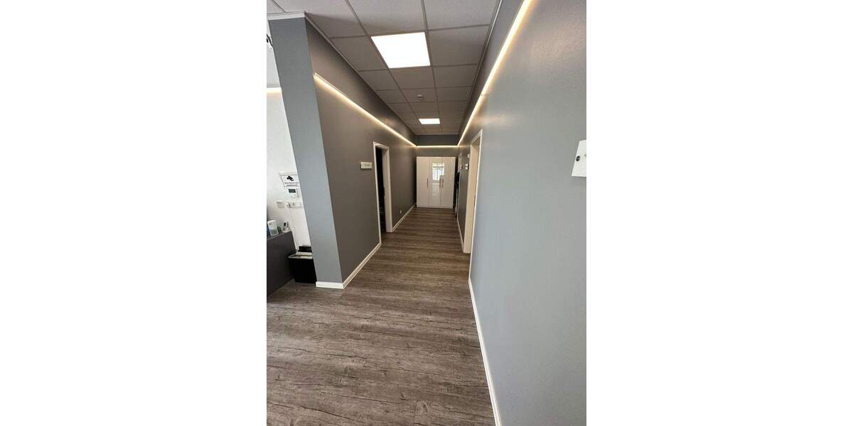 Ladenlokal im Erdgeschoss mit großer Schaufensterfront in Dietzenbach zimmer