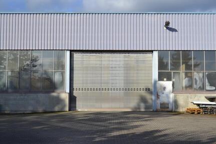 Produktionshalle mit Büro- und Sozialflächen