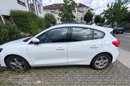 Ford Focus 54.000 km 14.100 &euro; Markgröningen 71706