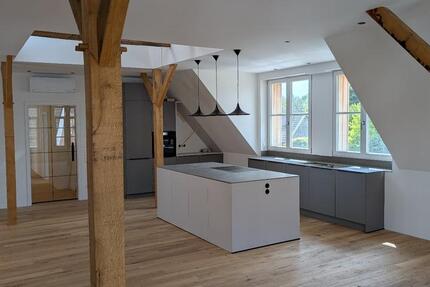 Exklusive Dachgeschosswohnung mit Design-Küche & Sichtbalken 4 zimmer