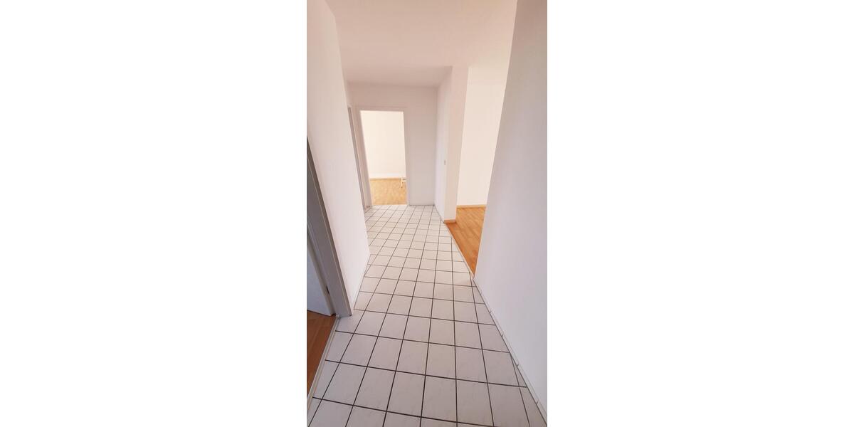 Gemütliche 3-Zimmer-Wohnung mit Balkon und Einbauküche - Dachgeschoßwohnung Chemnitz Altendorf | Angebot:25098842