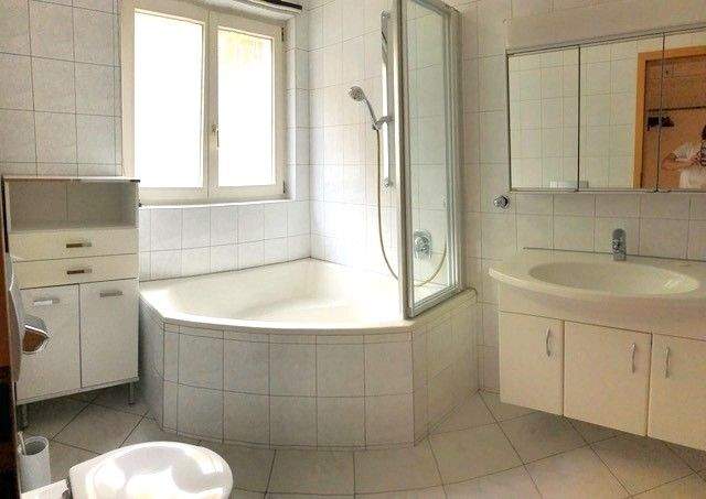 TOP: Grosszügige 3,5 Zimmer Wohnung mit EBK, Balkon, Terrasse am Rande der Weinberge - zentrumsnah! 3 zimmer