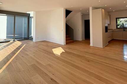 Haus Grünwald - 7 Zimmer, 143 m&sup2;, 6.500&euro; | Angebot:27658378