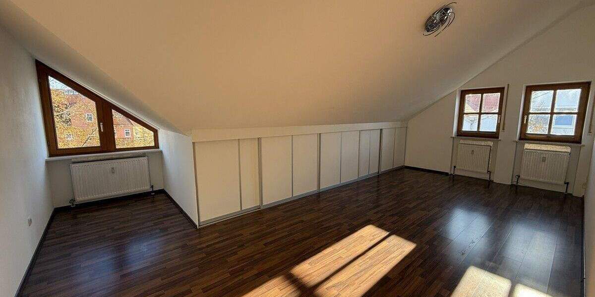 Etagenwohnung Nittendorf - 5 Zimmer, 112 m&sup2;, 299.000&euro; | Angebot:23972758