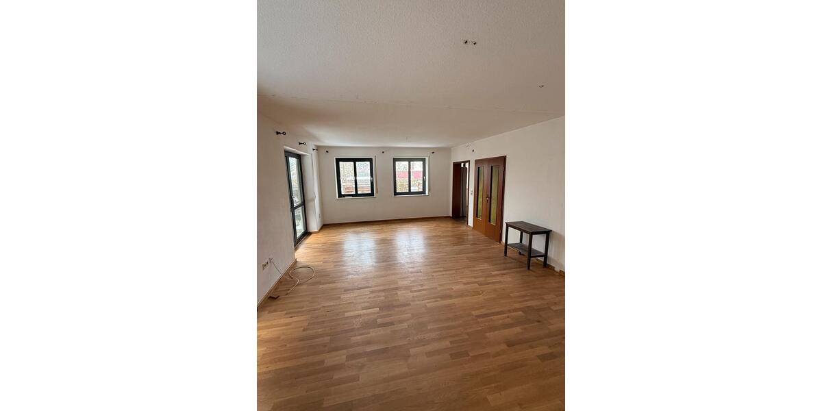 Einfamilienhaus Bad Windsheim - 6 Zimmer, 143 m&sup2;, 1.200&euro; | Angebot:26237538