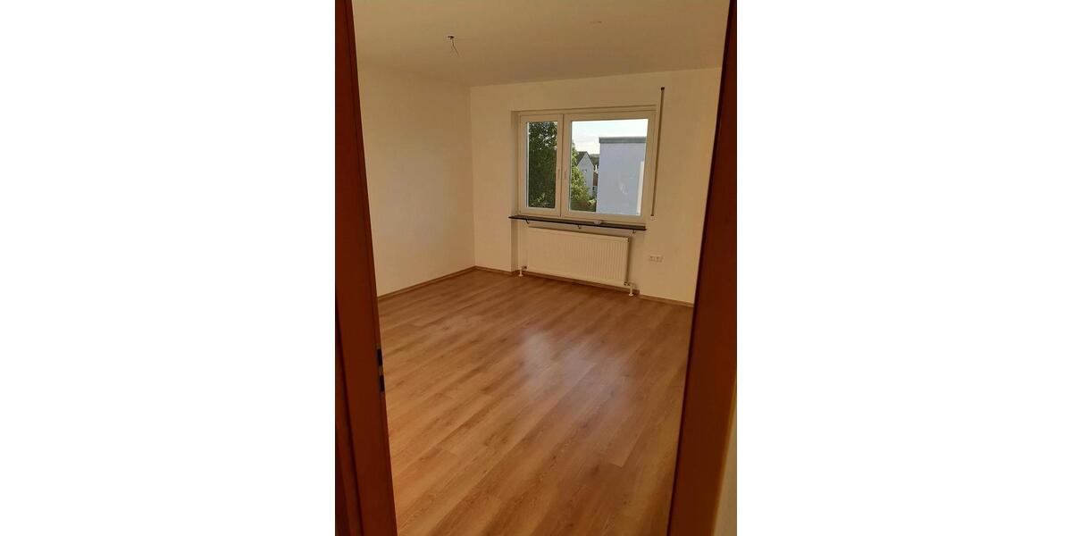 Etagenwohnung Sachsenheim - 4.5 Zimmer, 94 m&sup2;, 1.250&euro; | Angebot:26364855