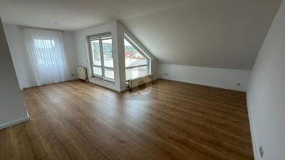 FRISCH RENOVIERT  SCHÖNE AUSSICHT MIT STELLPLATZ - Dachgeschoßwohnung Bad Emstal | Angebot:25278687