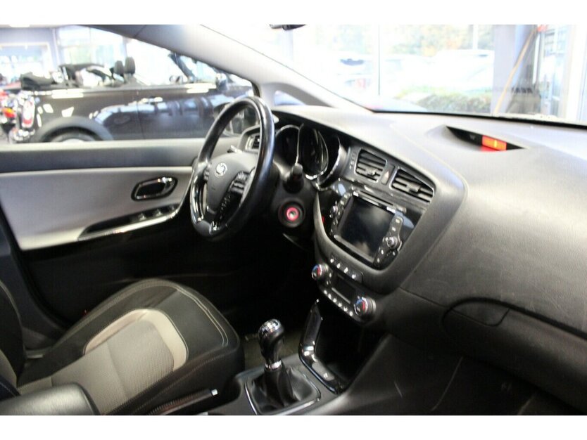 Kia ceed 1.4 CVVT SW Dream Team Edition 137.261 km 6.980 € Euskirchen 53881