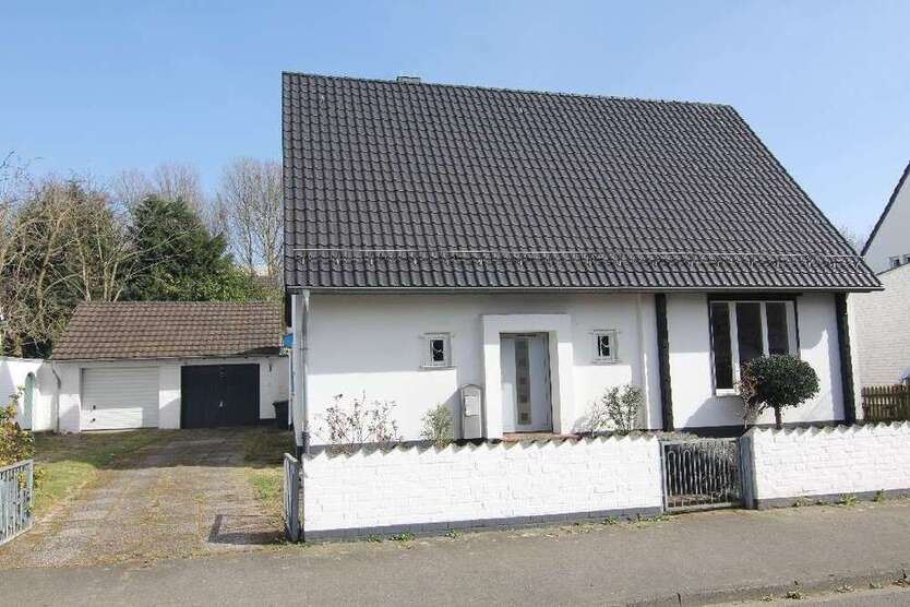Haus zum Kaufen in Düsseldorf 2.100.000 € 120 m²