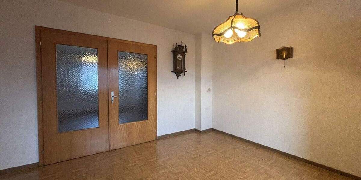 Einfamilienhaus mit Scheune und großem Hof - viel Potenzial in Kirchhain-Emsdorf 7 zimmer