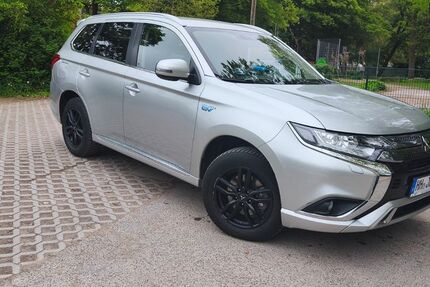 Mitsubishi Plug-in Hybrid Outlander 94.000 km 14.900 &euro; Hamburg 22529