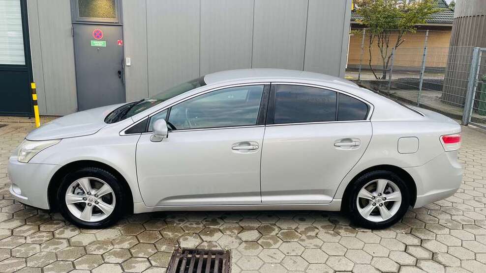 Toyota Avensis 135.706 km 7.900 € Hamburg 20099