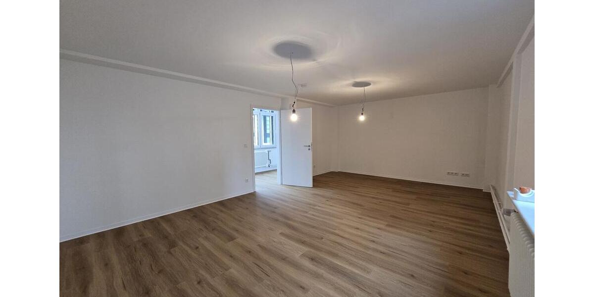 Dachgeschoßwohnung Offenbach am Main - 5 Zimmer, 200 m&sup2;, 2.600&euro; | Angebot:24441320