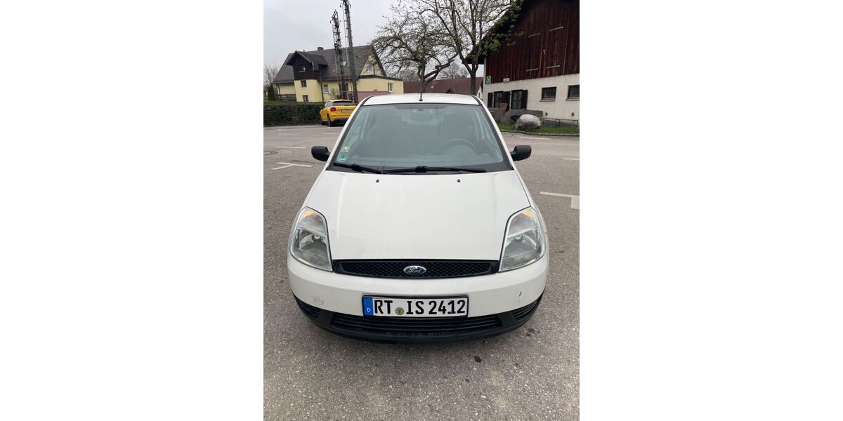 Ford Fiesta 90.000 km 2.700 &euro; Utting 86919