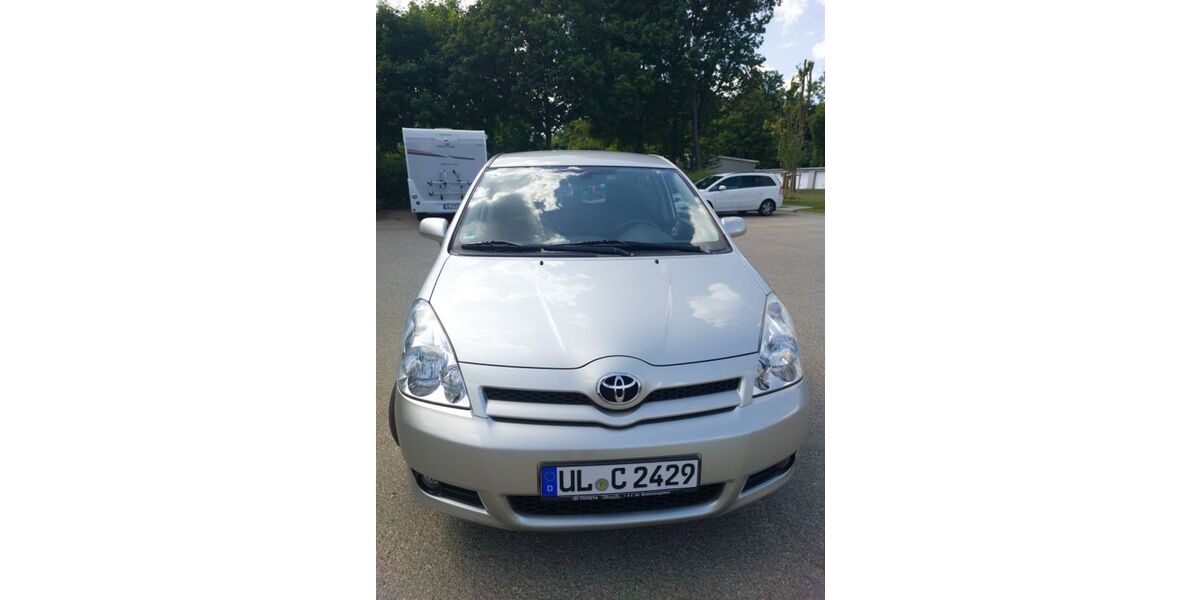 Toyota Corolla Verso 164.000 km 4.500 &euro; Ulm 89077