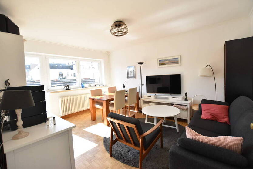 Attraktive, vermietete 3 Zi.-Wohnung in Bestlage mit Südbalkon, Stellplatz und Aufzug