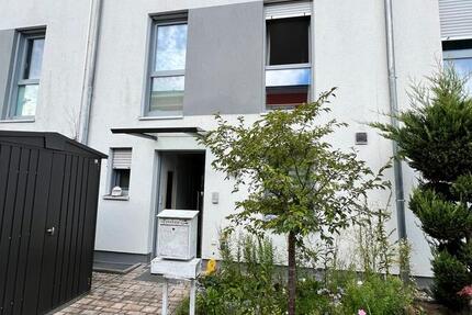 Möbliertes schönes RMH in Baiersdorf für 22 Monate zimmer