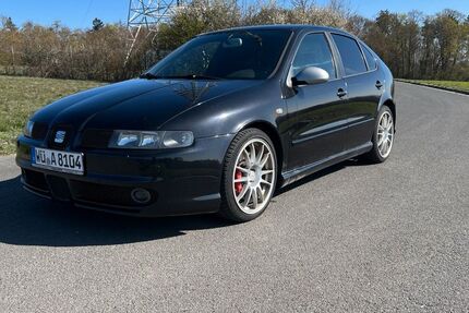 Seat Leon 15.000 km 4.400 &euro; Höchberg 97204