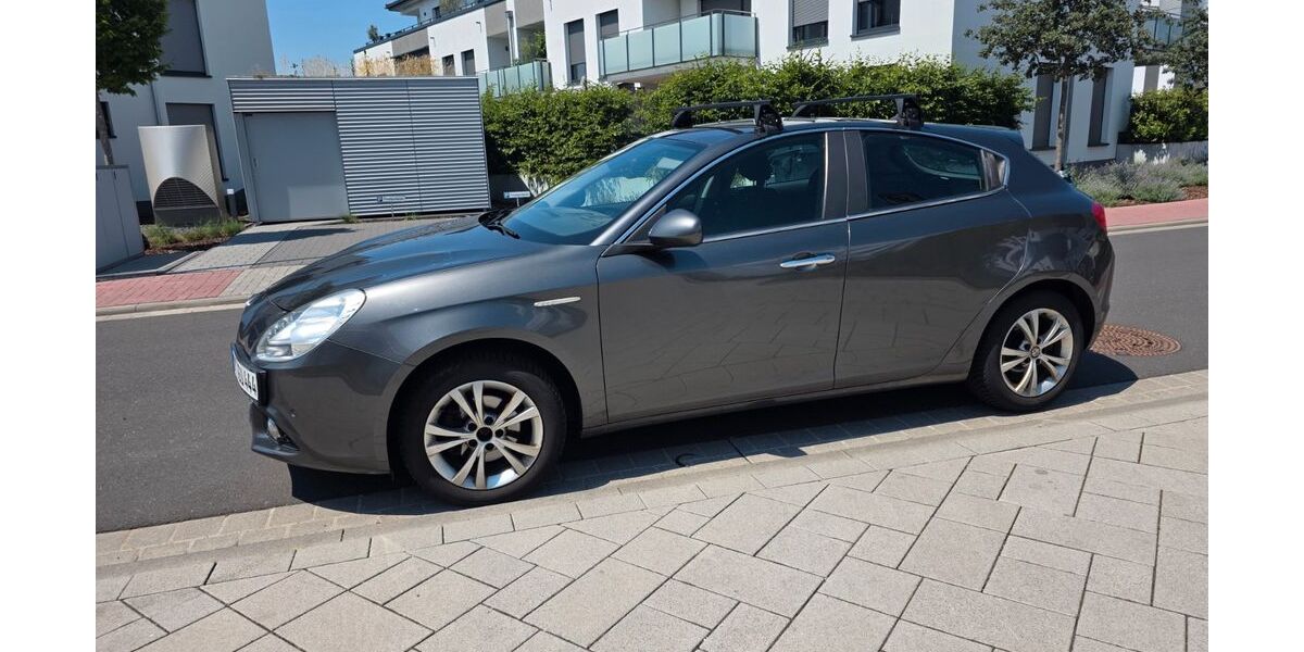 Alfa Romeo Giulietta 278.000 km 2.700 &euro; Bruchköbel 63486