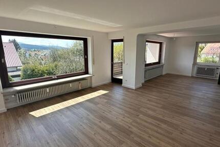 Großzügige 4-Zi.-Whg. mit 2 Balkonen in Waldershof