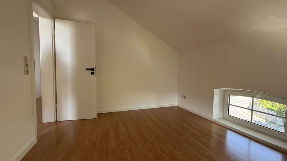 Dachgeschoßwohnung Bruckmühl - 2 Zimmer, 85 m&sup2;, 1.100&euro; | Angebot:26374916