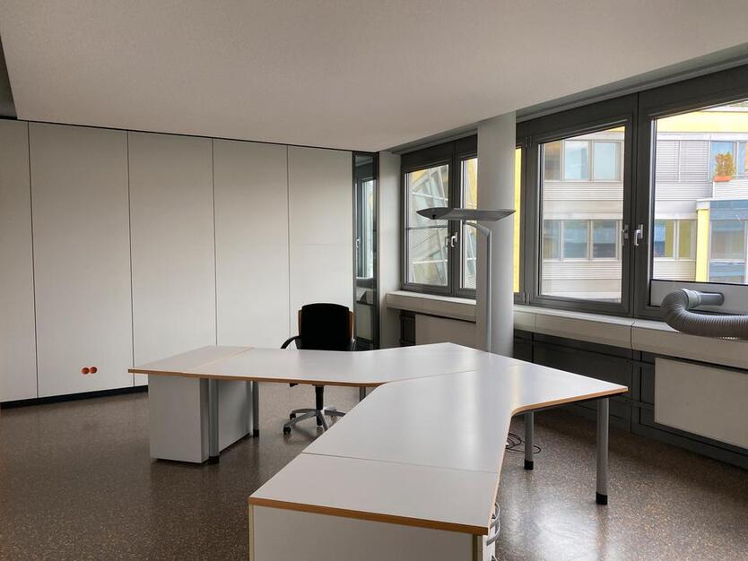 245m² Büroflächen + TG-Stellplätze zimmer