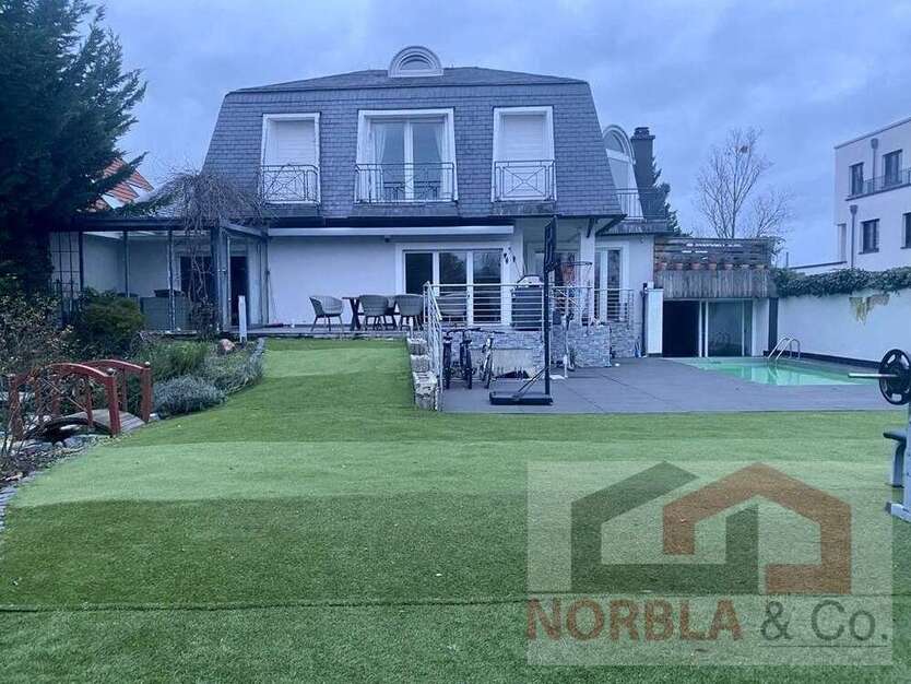 Haus zum Kaufen in Maintal Dörnigheim 1.450.000 € 350 m²