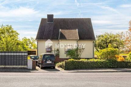 Charmantes Zweifamilienhaus mit großem Garten in attraktiver Lage 5 zimmer