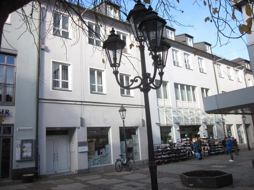 Wohnung 74 m² 2 Zimmer, EBK, Badewanne, untere Fußgängerzone