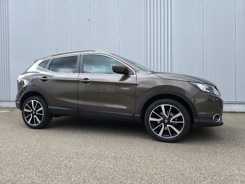 Nissan Qashqai 23.133 km 16.900 € Limbach-Oberfrohna 09212