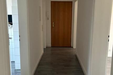 **RENOVIERT und EINZUGSBEREIT**Lichtdurchflutetete Wohnung im ERDGESCHOSS 4 zimmer