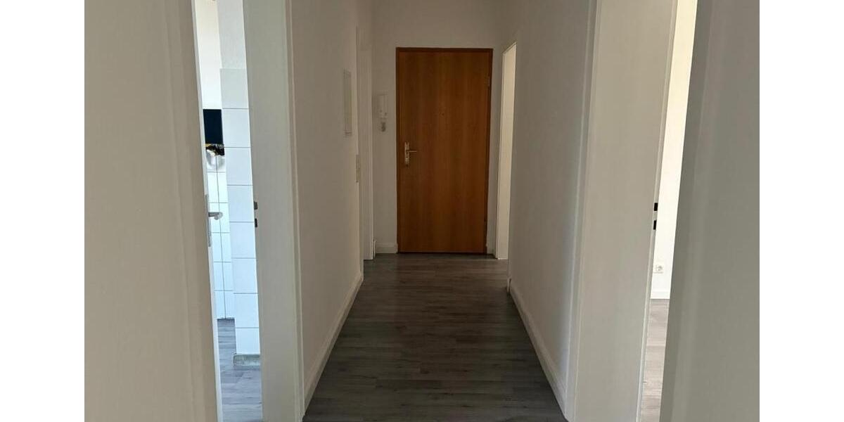 **RENOVIERT und EINZUGSBEREIT**Lichtdurchflutetete Wohnung im ERDGESCHOSS 4 zimmer