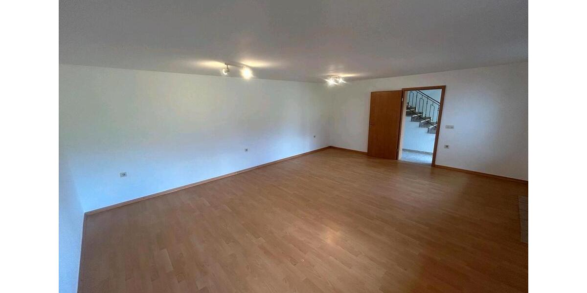 Etagenwohnung Rittersdorf - 4 Zimmer, 158 m&sup2;, 1.000&euro; | Angebot:26612486