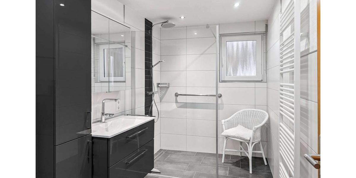 Einfamilienhaus Biedenkopf - 7 Zimmer, 259 m&sup2;, 1.200&euro; | Angebot:25433797