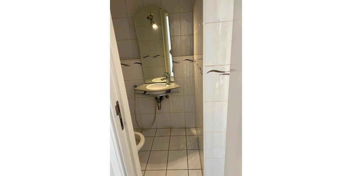 Großes Einfamilienhaus über drei Stockwerke 6 zimmer