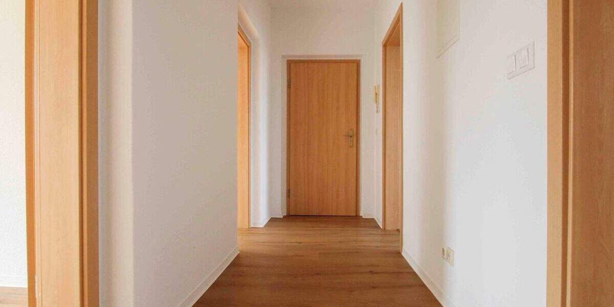*Bezugsfrei!* Renovierte 3-Zimmer Wohnung mit Stellplatz 3 zimmer