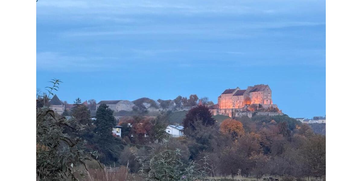 Letztes Baugrundstück Burg Blick unverbaubar Burghausen München zimmer