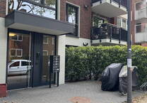 4-Zimmerwohnung in Eimsbüttel, EG, Einbauküche, Vollbadbad mit Fenster