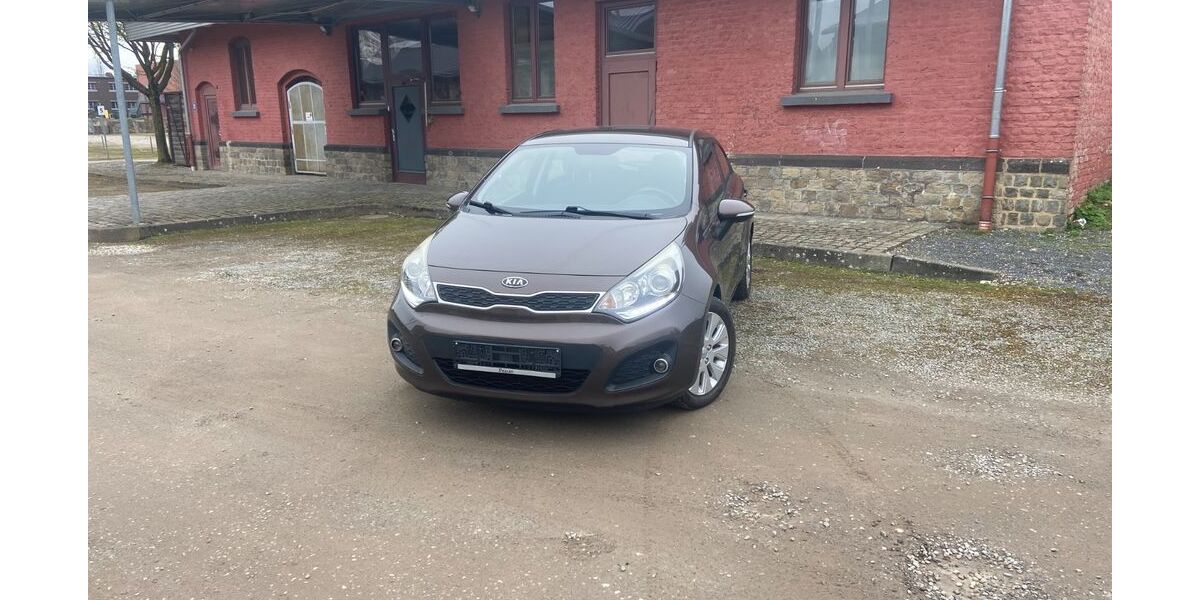 Kia Rio 118.000 km 5.999 &euro; Aachen 52070