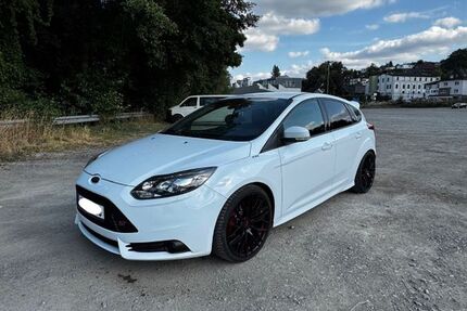 Ford Focus 163.500 km 11.800 &euro; Hückeswagen 42499