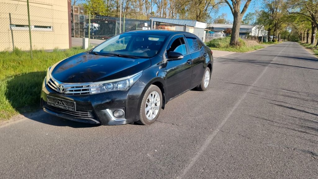 Toyota Corolla 121.887 km 6.950 &euro; Berlin 13629