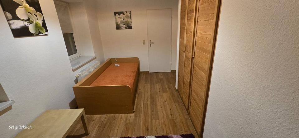Tagesweise Vermietung: Wohnung mit Terrasse, Küche, Parkplatz – 5 3 zimmer